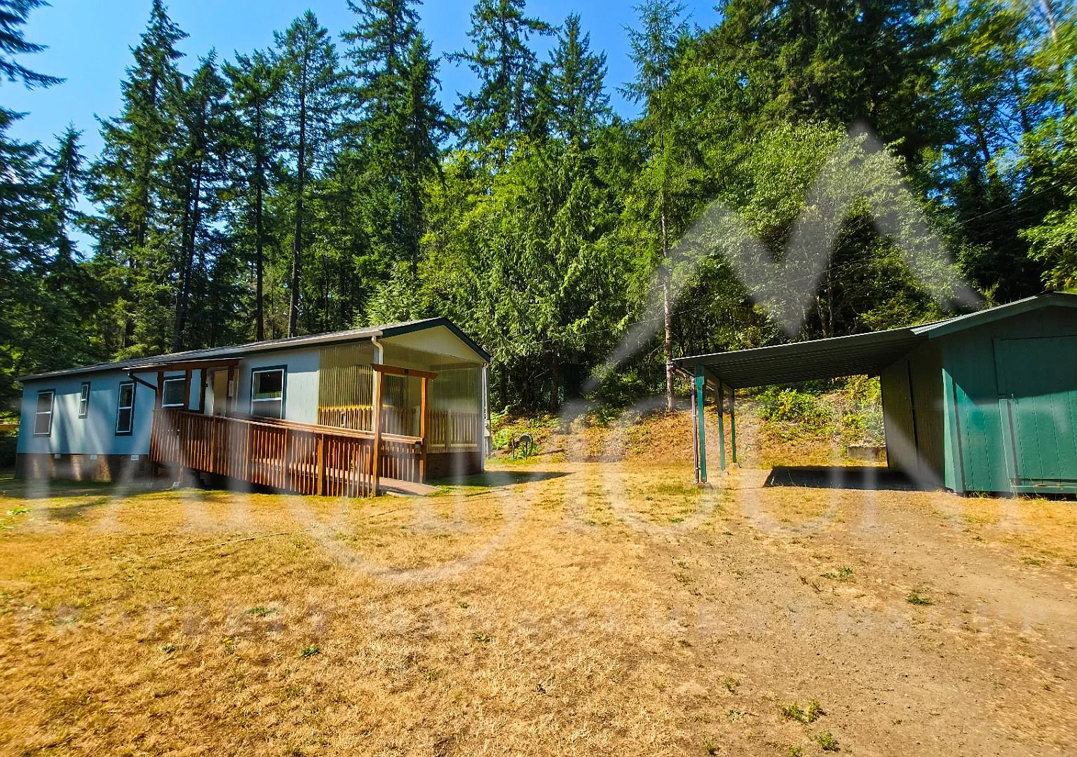 Cozy 2-Bedroom with Expansive Yard! — Photo 1