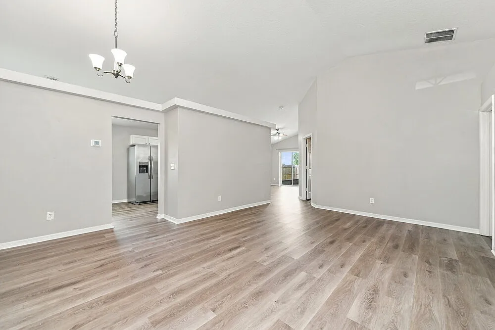 4 bed, 2.0 bath, 1694 sqft, $2,145 — Photo 3