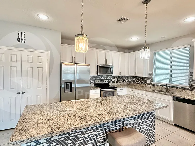 10204 W Lawrence Ln — Photo 13