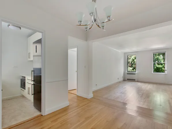 350 East 54th Street image 1 of 5