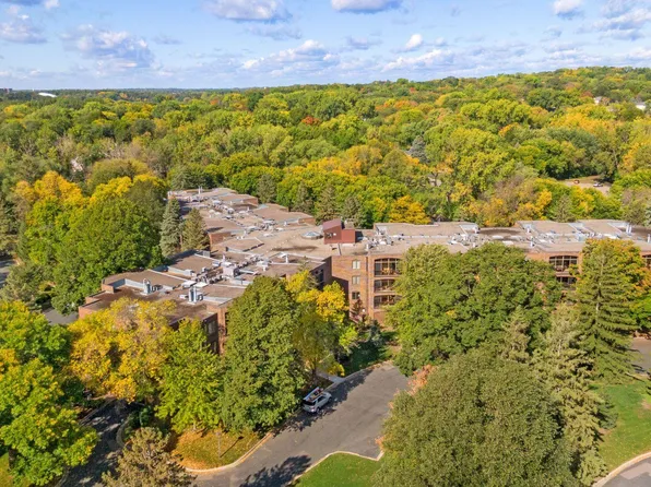 5601 Dewey Hill Rd APT 210, Edina, MN 55439