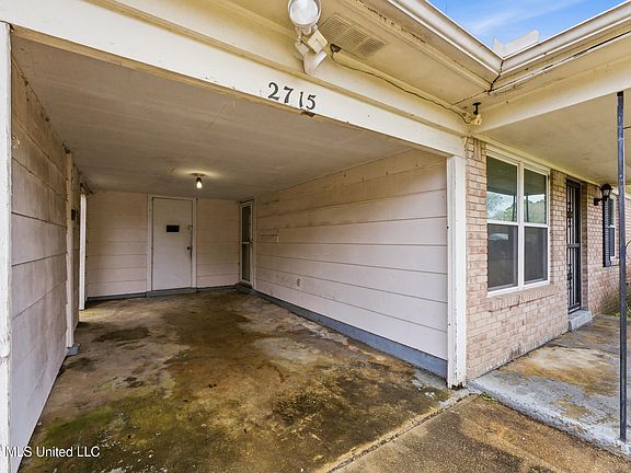 3rd image of 2715 Meadowbrook Dr