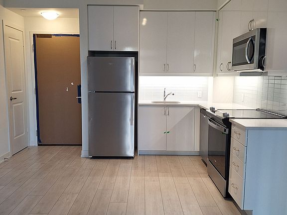 2nd image of 4955 Yonge St #1018