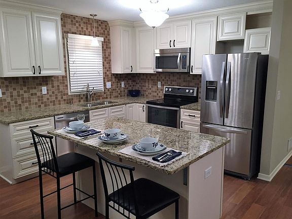 Beautiful kitchen cabinets and granite.