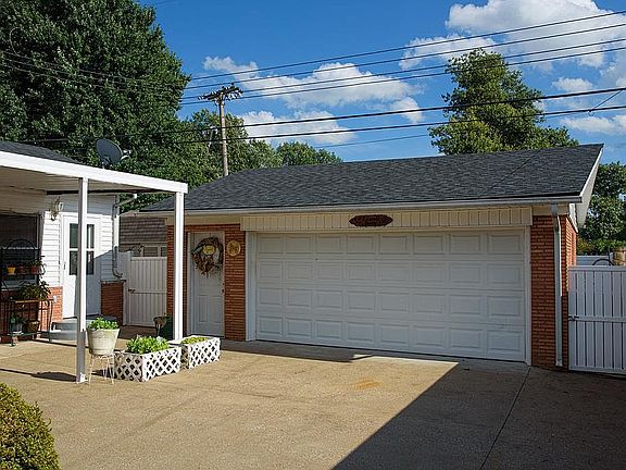 3rd image of 500 Wesleyan Pl