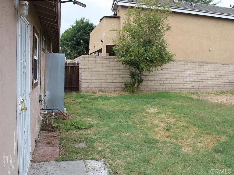 1810 W Houston Ave — Photo 14