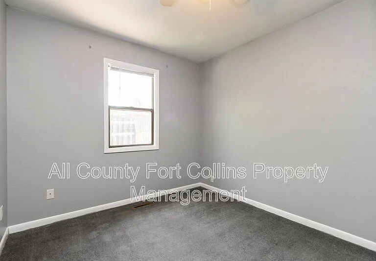 817 E Laurel St — Photo 12