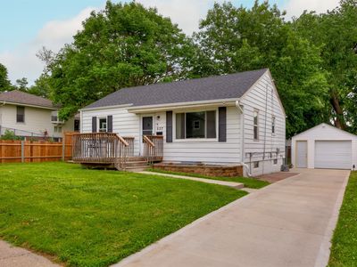 537 11th St, West Des Moines, IA, 50265