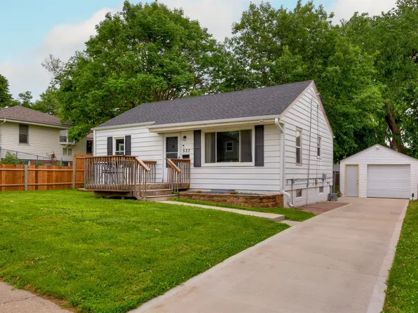 537 11th St, West Des Moines, IA 50265