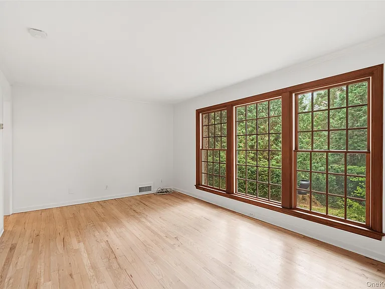 84 Pound Ridge Rd — Photo 5