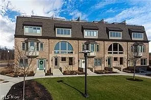 27 Ashbourne Dr Photo 1