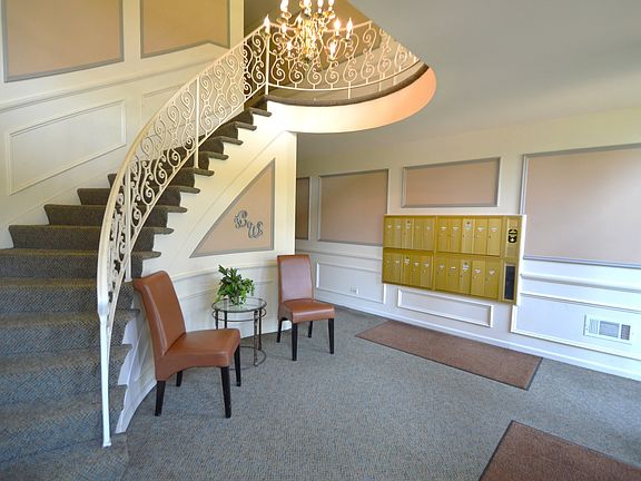 4th image of 112 Carriage Way Dr APT 204A