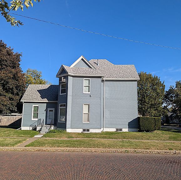 Listing photo 2