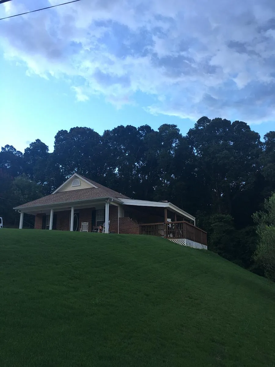 Building Photo - 147 Edgemont Dr