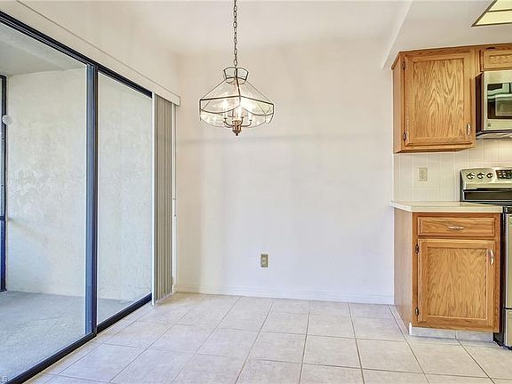 5th image of 308 Foxtail Ct #3-308