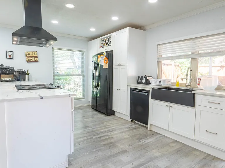 8512 Londonderry Ln — Photo 5