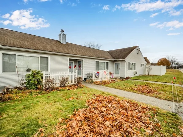 73 Outer Dr #K10, Chicopee, MA 01022