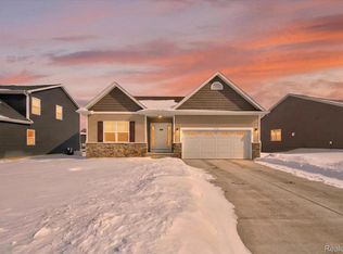 6156 Summerbrooke Cir, Fowlerville, MI 48836