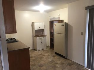 1 Kuhl Ave #B, Hicksville, NY 11801