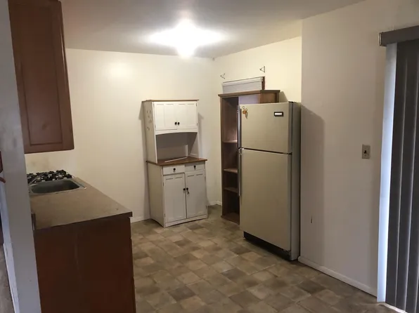 1 Kuhl Ave #B, Hicksville, NY 11801