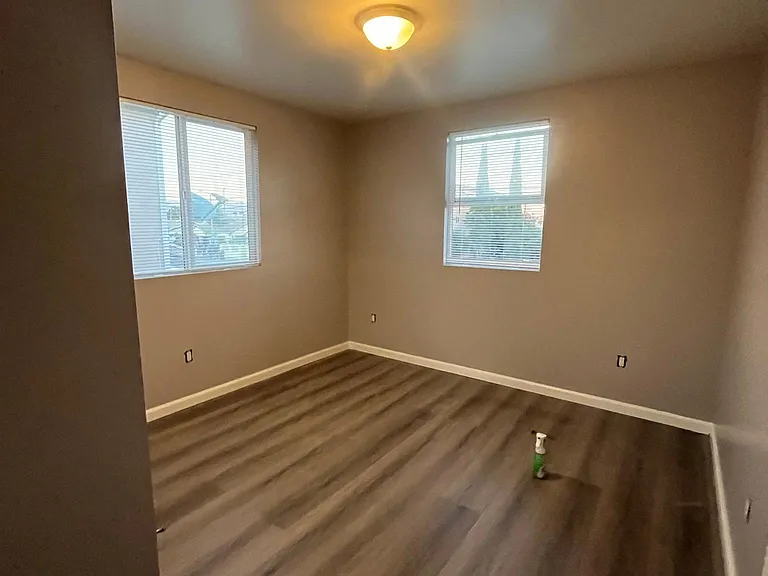 7927 S Hoover St — Photo 28