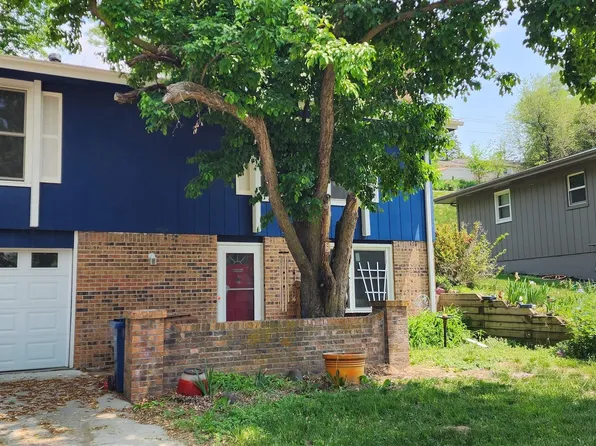 1010 Normandy Dr, Bellevue, NE 68005