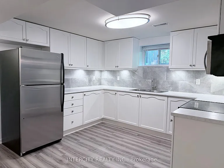 36 Strathburn Blvd — Photo 7