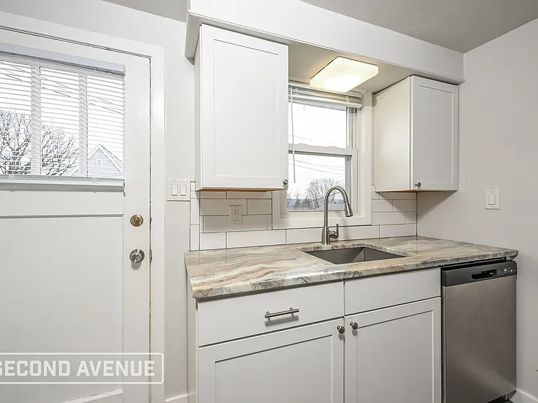 1886 Anderson Ave — Photo 9