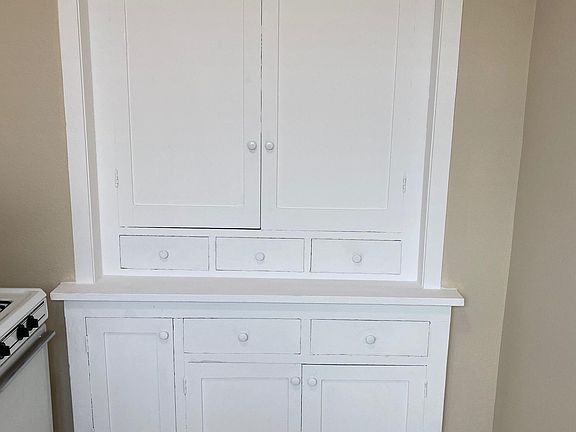 4th image of 425 University Ave #2