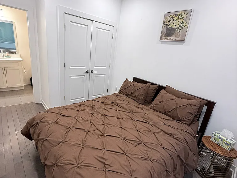 Master room 2 (down stairs)