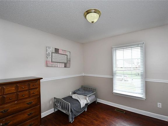 5th image of 115 Hogan Ln