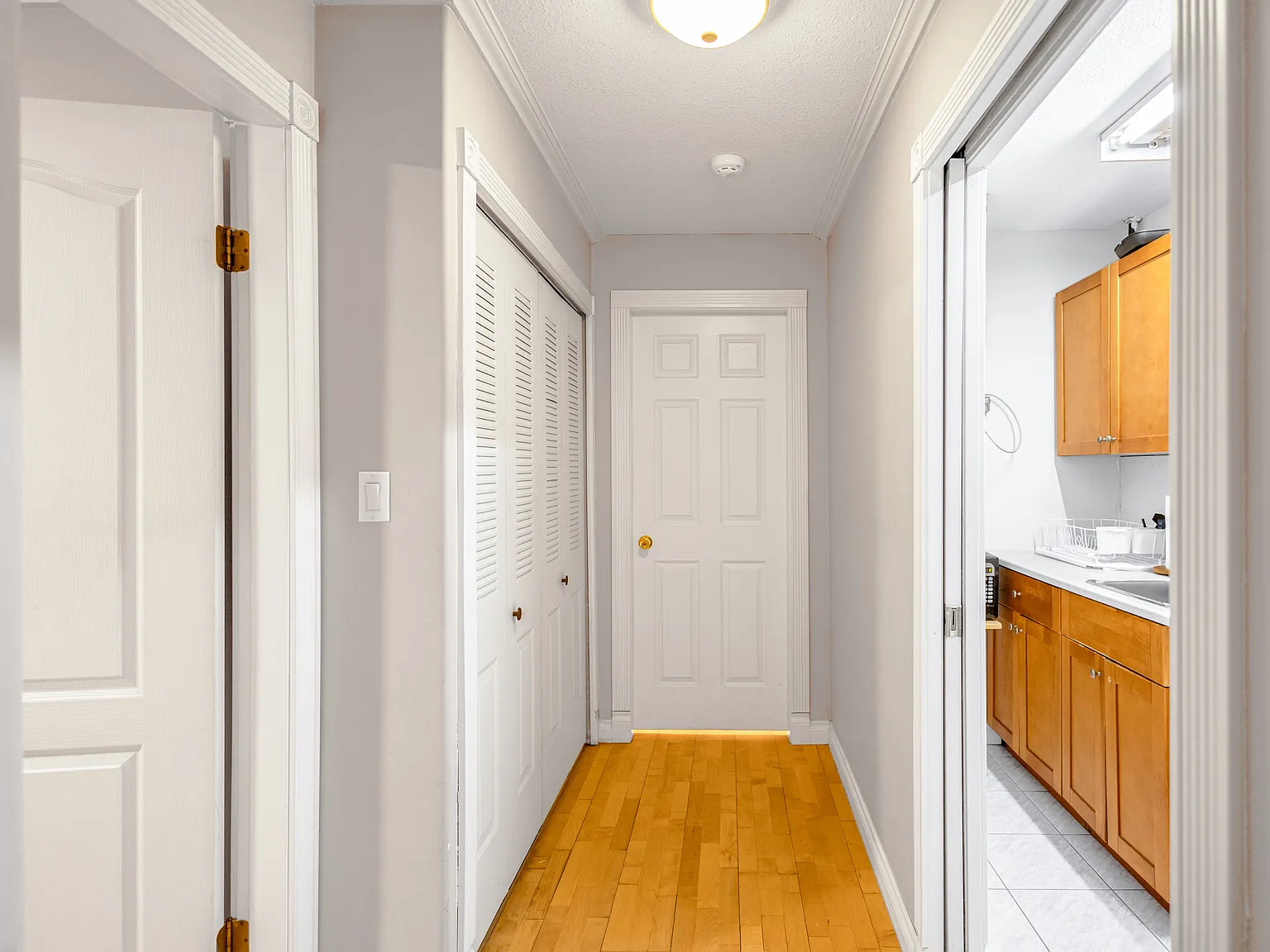 2 bed, 1000 sqft, $2,300 — Photo 2