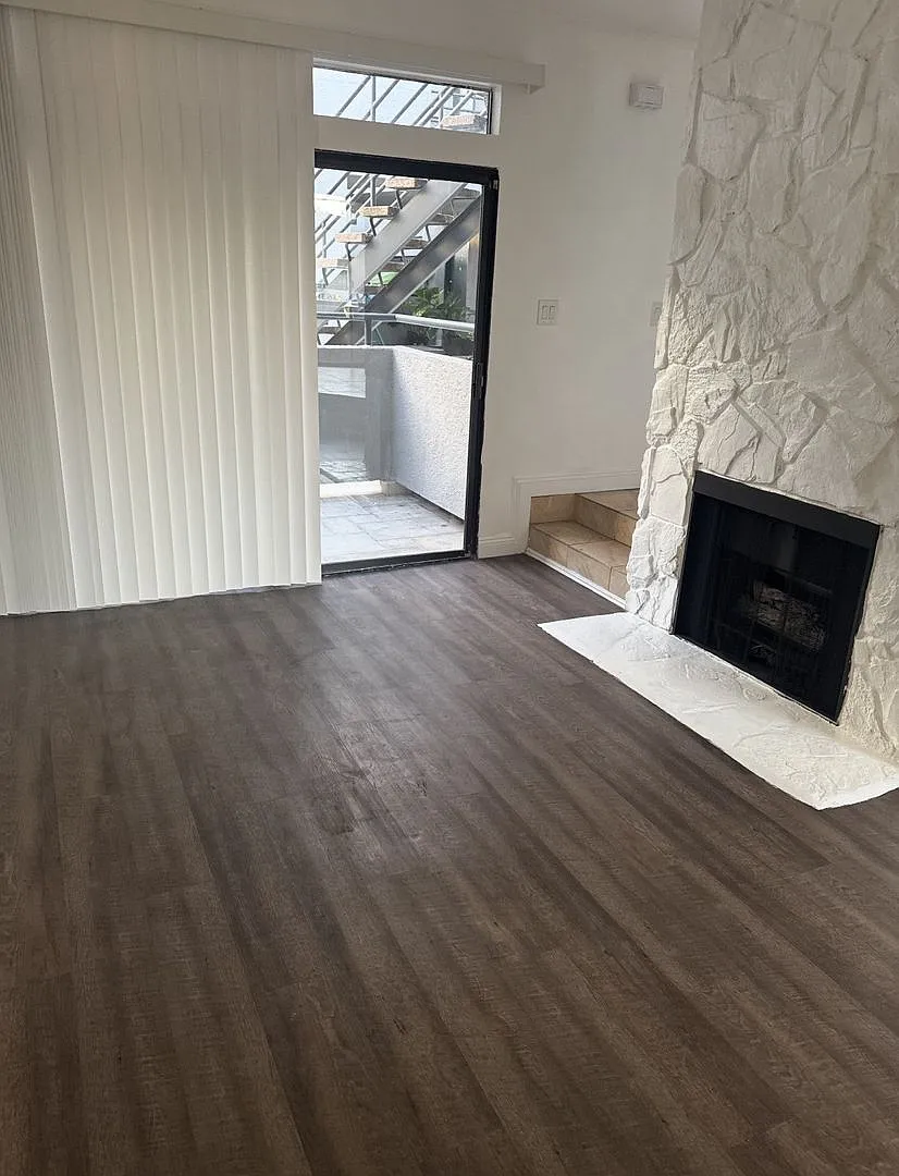 Blumax Burbank LLC — Photo 4