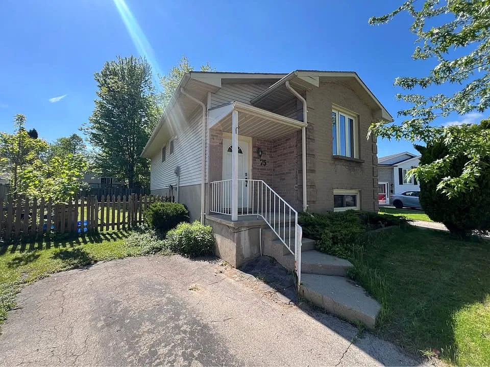75 Constable Ct photo 1
