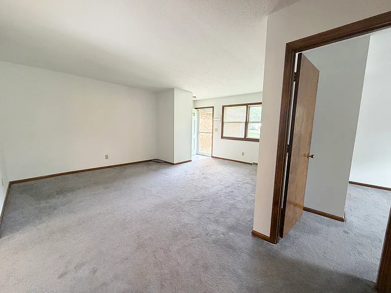 2112 Austin Dr — Photo 7