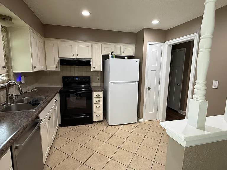 2508 SW 6th St — Photo 6