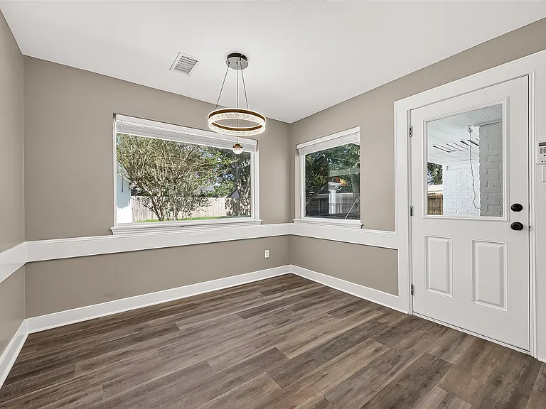919 Longview Dr — Photo 14