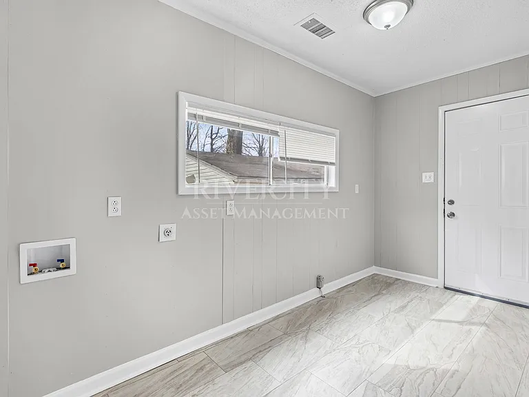 3405 Medford Cv — Photo 13