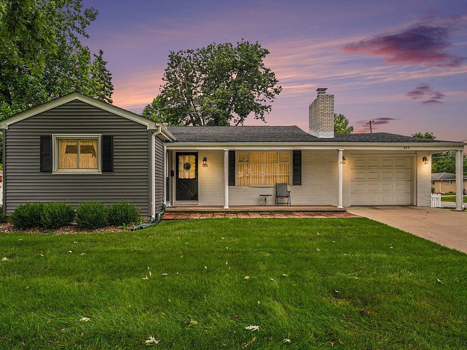 1st image of 203 E Greenwood Ave