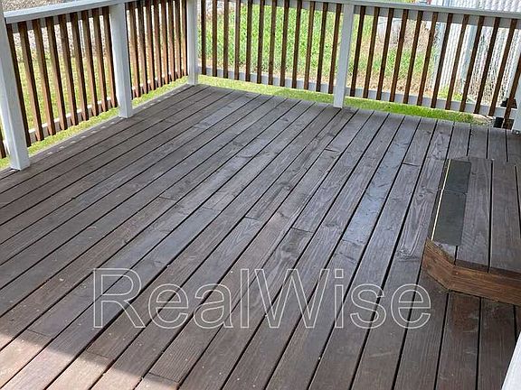 3rd image of 2564 NE Douglas Ave