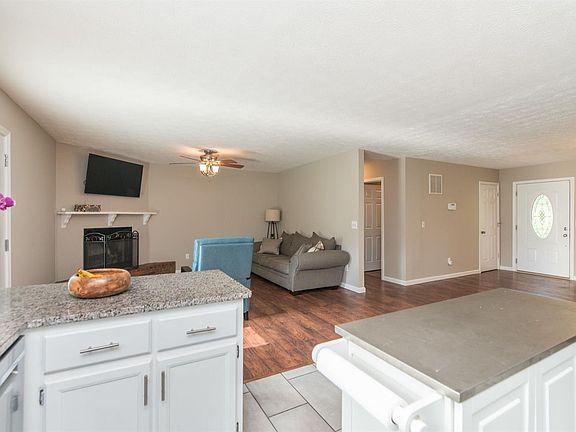 4th image of 4989 Goggins Ln