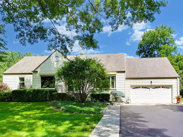 103 Cottonwood Rd, Northbrook, IL 60062