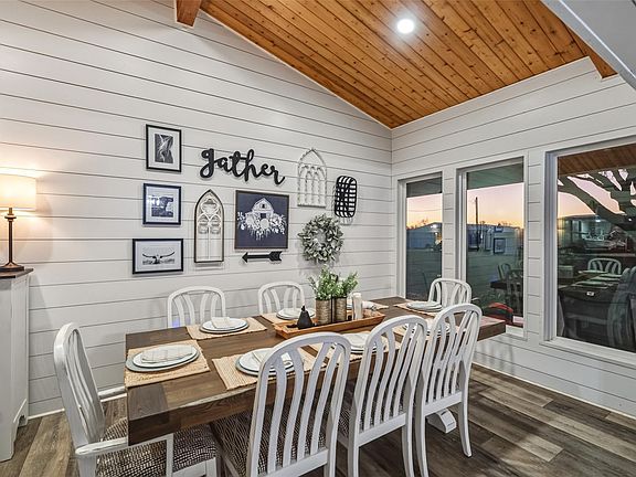 3rd image of 19989 Meadow Bend Rd