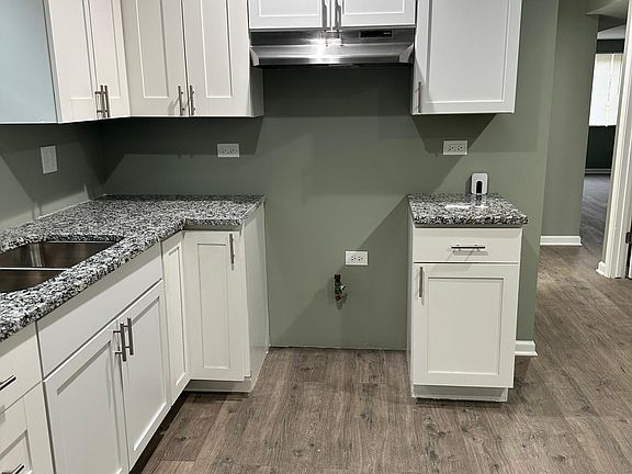 3rd image of 225 E 26th St #1