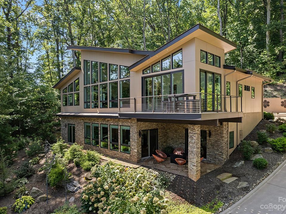 1st image of 4 La Grange Dr