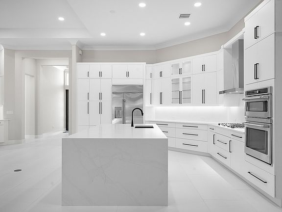 Kitchen 204 Strand Square