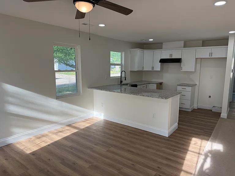 2503 E Graham Ave — Photo 6