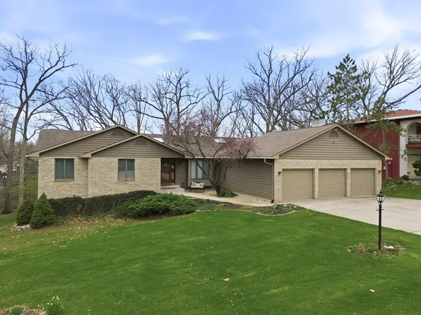 438 Scarborough Rd, Valparaiso, IN 46385