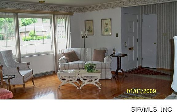 3rd image of 32 Oaklawn Dr