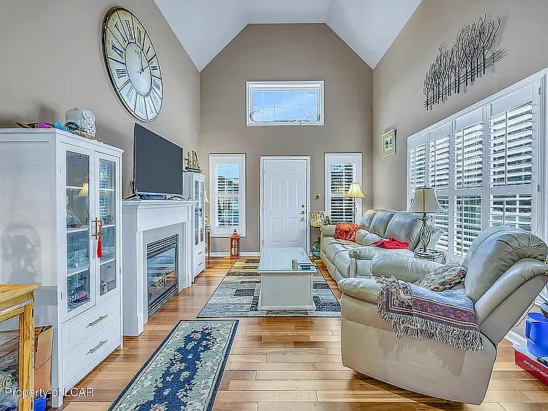 45 Marina Dr — Photo 2